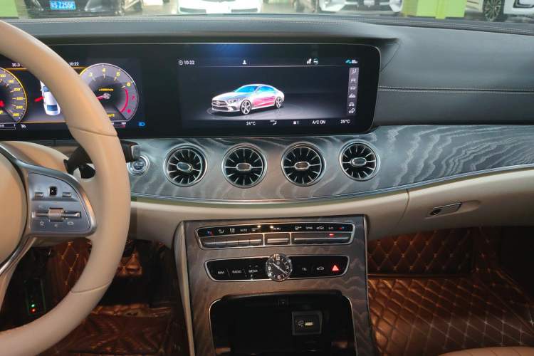 Used Mercedes-Benz CLS 2018 CLS 300 Dynamic Edition Audio And AC Panel