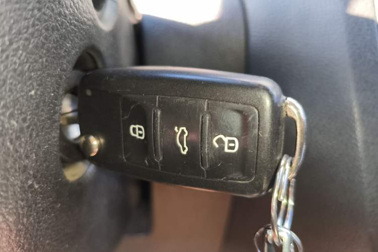 Used Volkswagen Sagitar 2012 1.6L Automatic Comfort Edition Vehicle Key