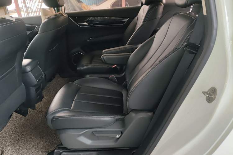Used BYD Song MAX 2018 1.5T Manual Smart Connect Luxury 6-Seater
