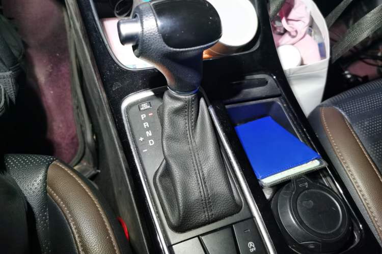 Used Kia K3 (Kai Shen) 2017 1.8L Automatic GLS Gear Lever