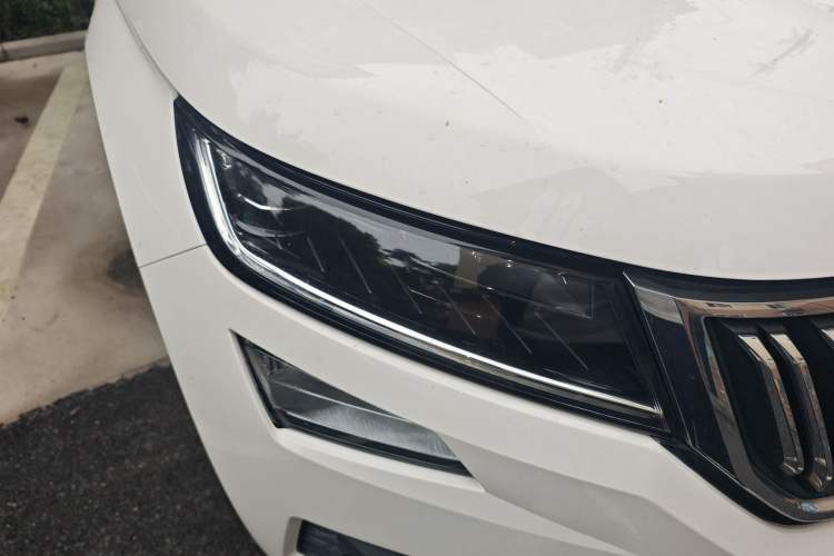 Used Skoda Kodiaq 2017 TSI330 7-Seater Two-Wheel-Drive Luxury Edition Right Front Headlight