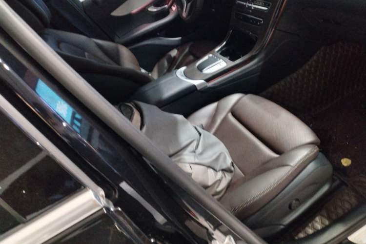 Used Mercedes-Benz GLC 2020 Facelift GLC 260 L 4MATIC Luxury Edition Right Front Seat