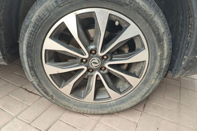 Used Dongfeng Fengdu MX5 2016 2.0L Automatic Flagship Edition Right Front Wheel Hub