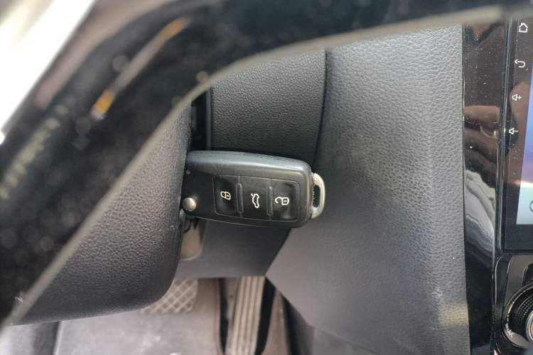 Used Volkswagen Sagitar 2015 1.6L Automatic Comfort Model
