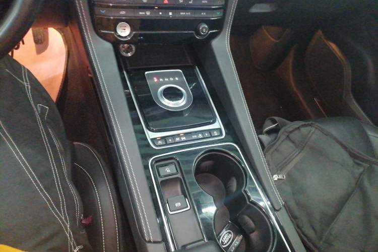 Used Jaguar F-PACE 2016 2.0T Two-Wheel-Drive R-Sport Sport Edition