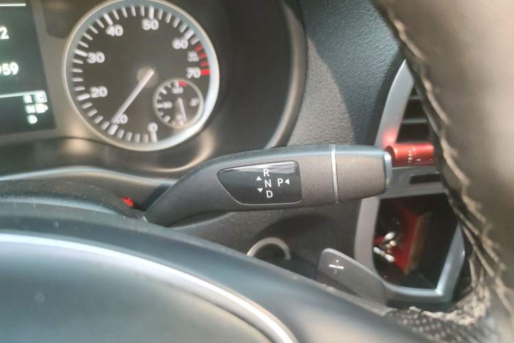Used Mercedes-Benz Vito 2018 2.0T Business Version China VI Emission Standard Gear Lever