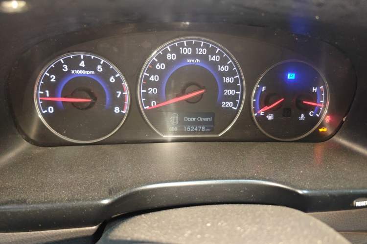 Used Hyundai Santa Fe Classic 2010 2.4 Luxury Edition 7-Seater Four-Wheel Drive Odometer Close Up