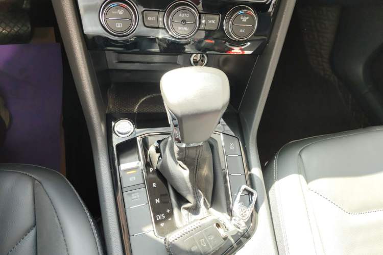 Used Volkswagen Tiguan L 2019 330TSI Automatic Two-Wheel Drive Panoramic Comfort Edition China V Standard
