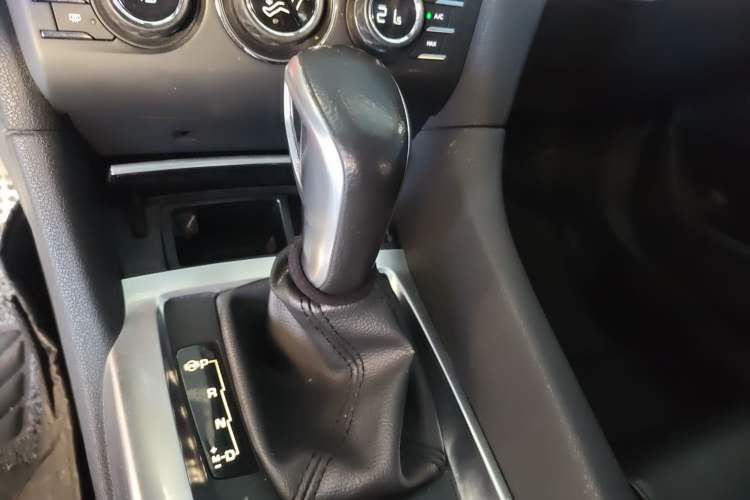 Used DS 6 2014 1.6T Luxury Edition THP200 Gear Lever