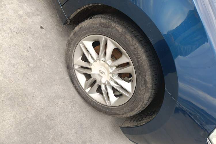 Used Geely Auto Emgrand GT 2015 2.4L Comfort Model Right Front Wheel Hub