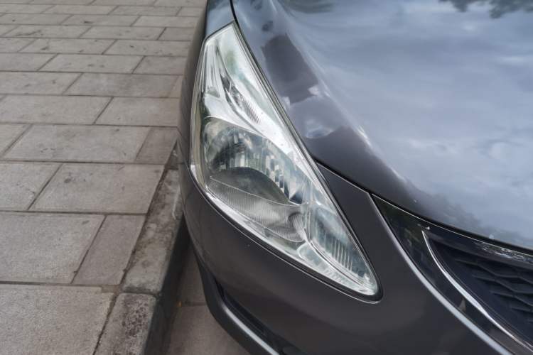 Used Nissan Tiida 2011 1.6L CVT Smart Version Right Front Headlight