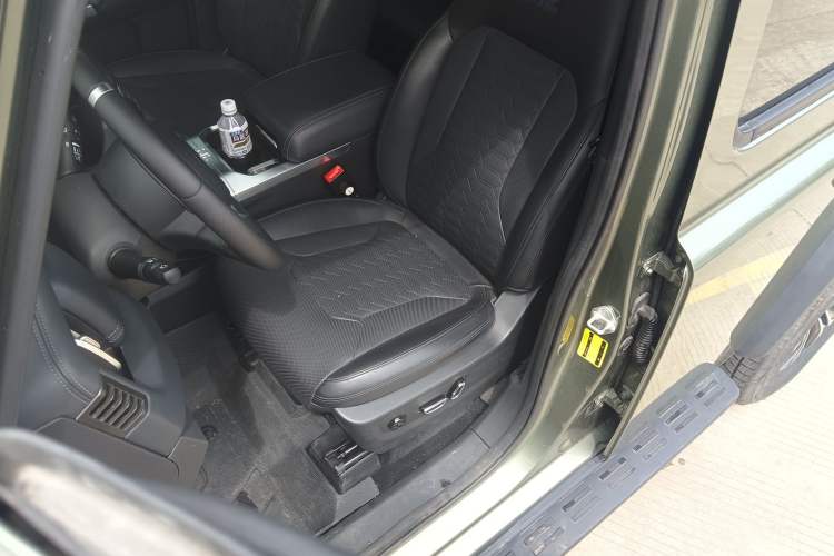 Used 212 T01 2024 2.0T Explorer Left Front Seat