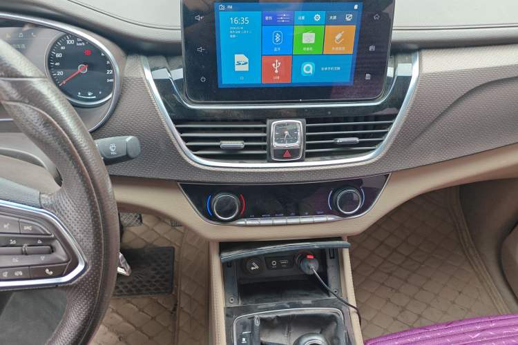 Used Baojun 730 2017 1.5T Manual Style 7 Seats China V