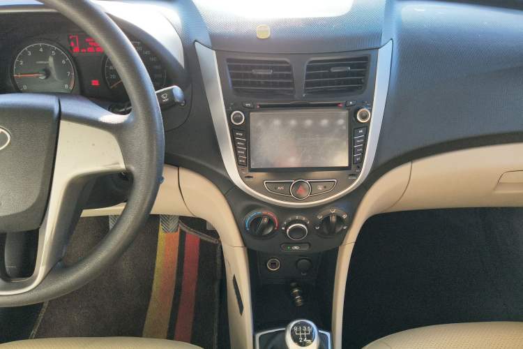 Used Hyundai Verna (older generation) 2014 1.4L Manual Smart GLS Trim Audio And AC Panel