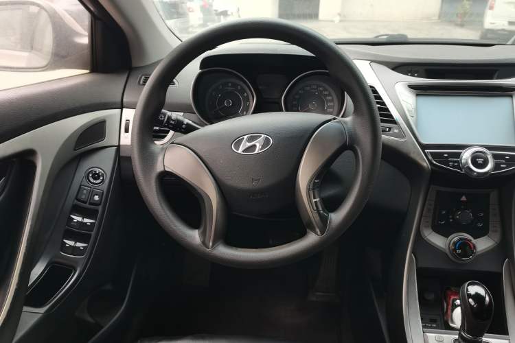 Used Hyundai Elantra (5th Generation / Langdong) 2012 1.6L Automatic Fashion Edition