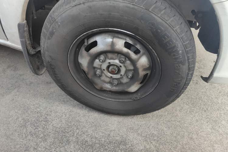 Used JMC Fushun 2023 2.0T Manual Short-Wheelbase Mid-Height Commercial Multi-Purpose 5-Seater Passenger Vehicle