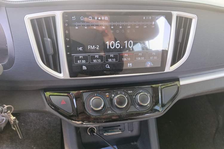 Used FORTHING Lingzhi 2023 M5L 1.6L Base Model 5 Seats
