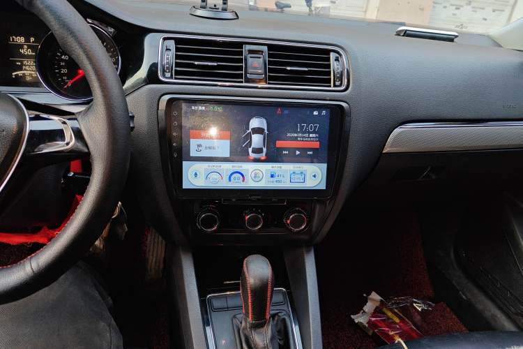 Used Volkswagen Sagitar 2015 1.6L Automatic Comfort Model Audio And AC Panel