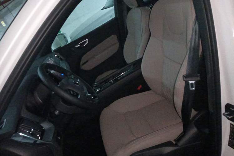 Used Volvo XC60 2026 B5 4x4 Smart Luxury Edition