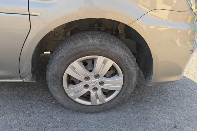 Used FORTHING Lingzhi 2020 M5L 1.6L Base Model 7 Seats Right Front Wheel Hub