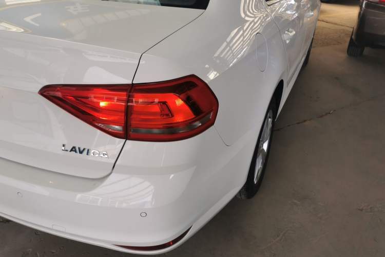 Used Volkswagen Lavida 2017 1.6L Manual Fashion Edition