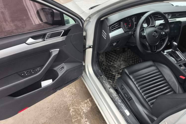 Used Volkswagen Magotan 2017 330TSI DSG Leading Model Driver Seat