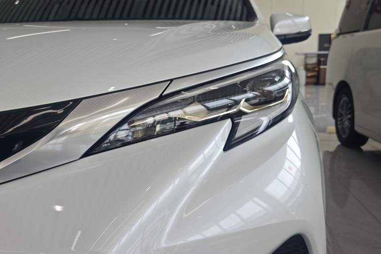 Used Toyota Granvia 2023 2.5L Hybrid Prestige PLUS Edition Left Front Headlight