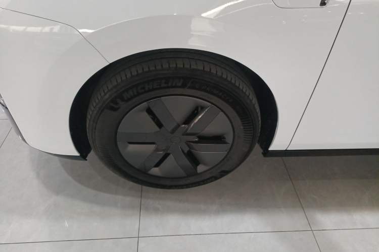 Used Li Auto MEGA 2024 Ultra Model
