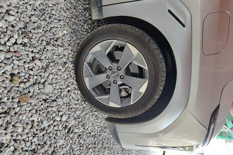 Used AION Y 2023 Plus 610 Enjoyment Edition Ternary Lithium Right Front Wheel Hub