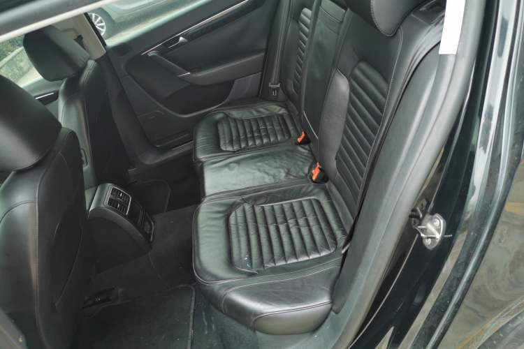 Used Volkswagen Magotan 2013 2.0 TSI Luxury Model Left Rear Seat