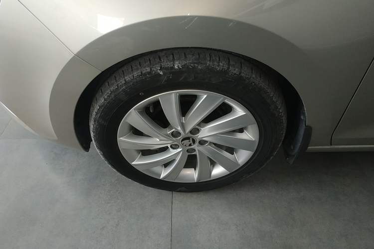 Used Skoda Rapid 2019 1.5L Automatic Comfort Edition China VI Standard