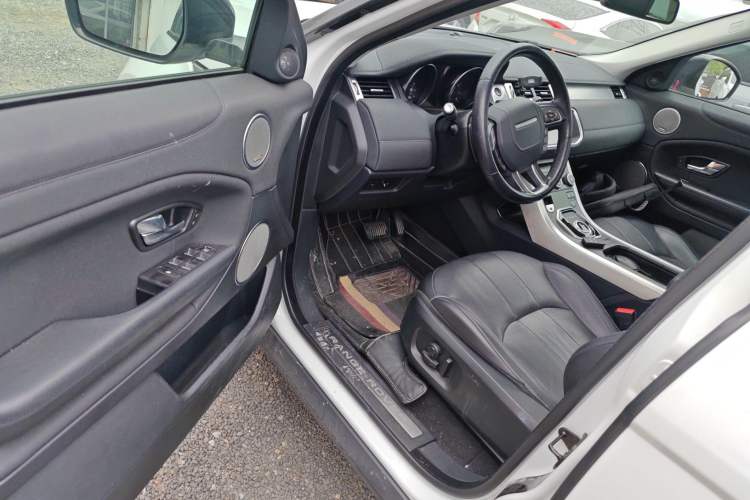 Used Land Rover Range Evoque 2018 240 PS SE Smart Brilliance Edition Driver Seat