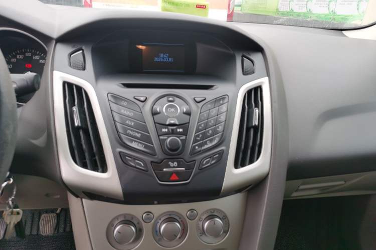 Used Ford Focus 2012 Sedan 1.6L Manual Comfort Model
