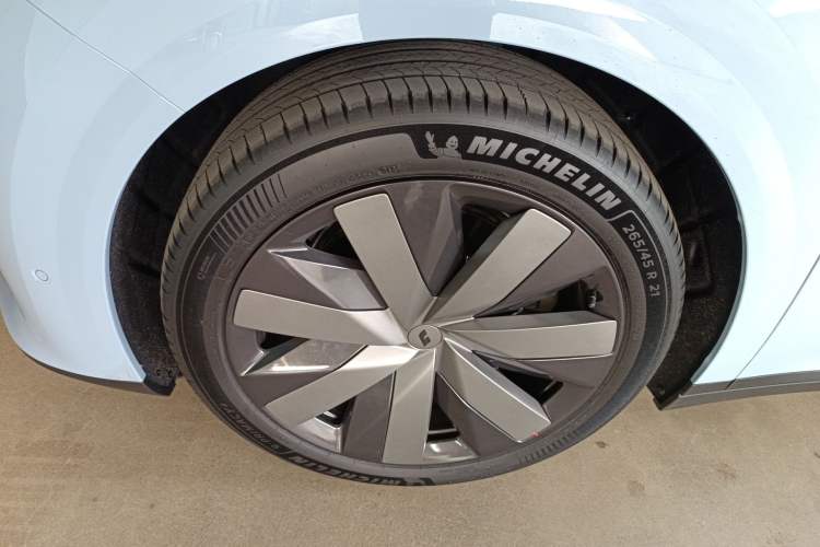 Used Li Auto i8 2025 Model Standard Version
