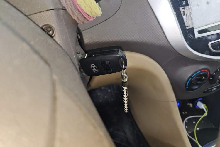 Used Hyundai Verna (older generation) 2010 Sedan 1.4L Manual Comfort GS Vehicle Key