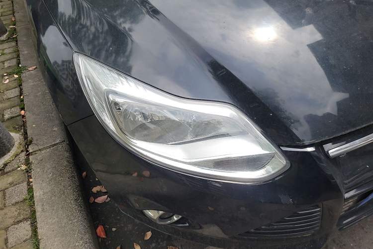 Used Ford Focus 2012 Sedan 1.6L Automatic Prestige Model Right Front Headlight