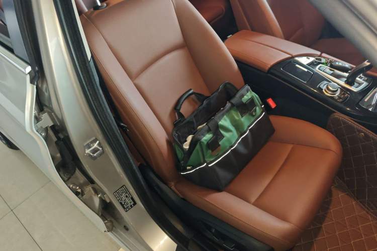 Used BMW 5 Series 2014 520Li Elegant Model
