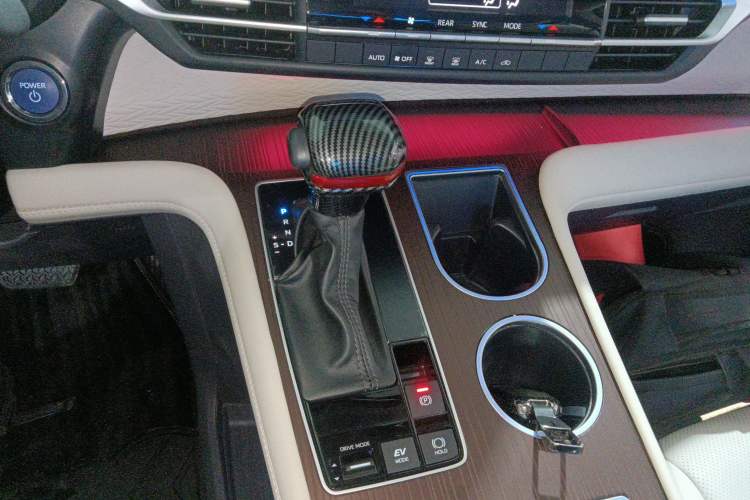 Used Toyota Granvia 2023 2.5L Hybrid Comfort Edition
