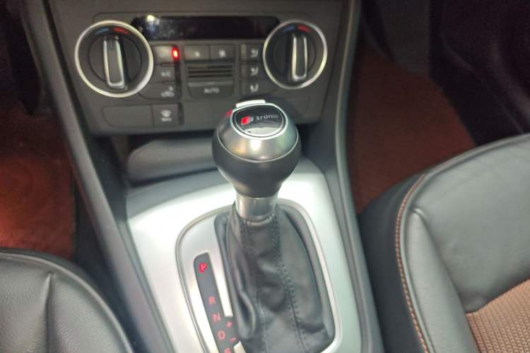 Used Audi Q3 2017 35 TFSI Fashion Model Gear Lever