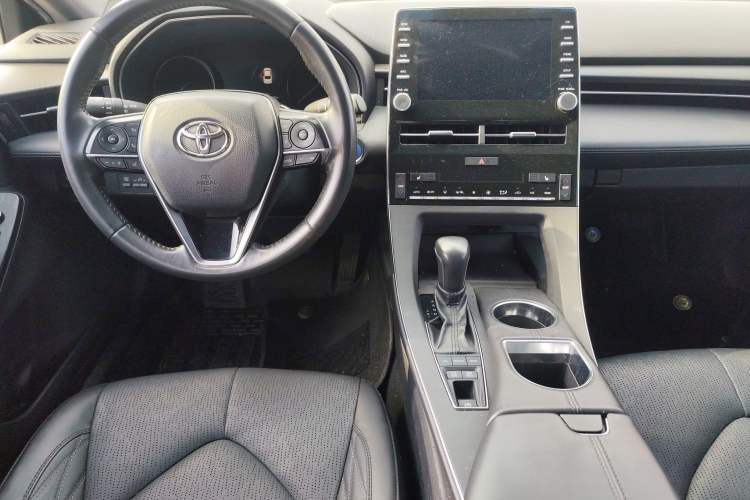 Used Toyota Avalon 2019 Dual-Engine 2.5L XLE Prestige Version China VI Standard Center Console
