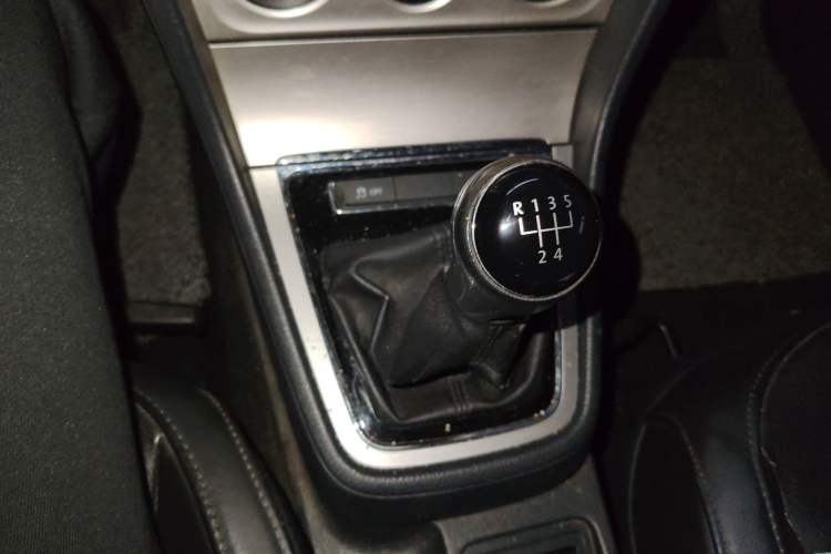 Used Volkswagen Lavida 2013 Restyled Classic 1.6L Manual Comfort Edition Gear Lever