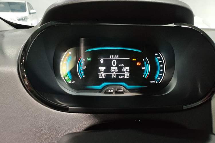 Used Chery Little Ant 2022 Revised Version Sweet Pink Edition Half-Sugar Version Lithium Iron Phosphate 30.7 kWh 30 kW 301 km
