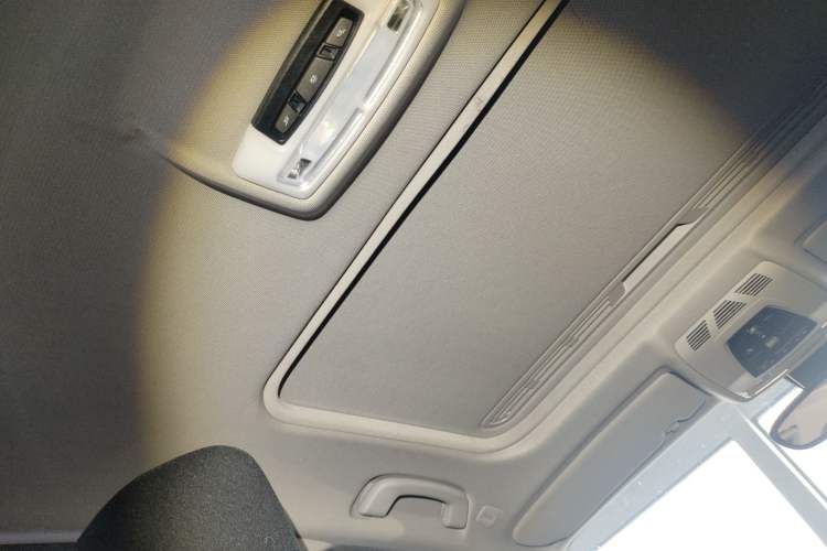 Used BMW 1 Series 2018 118i Leading Model Headliner