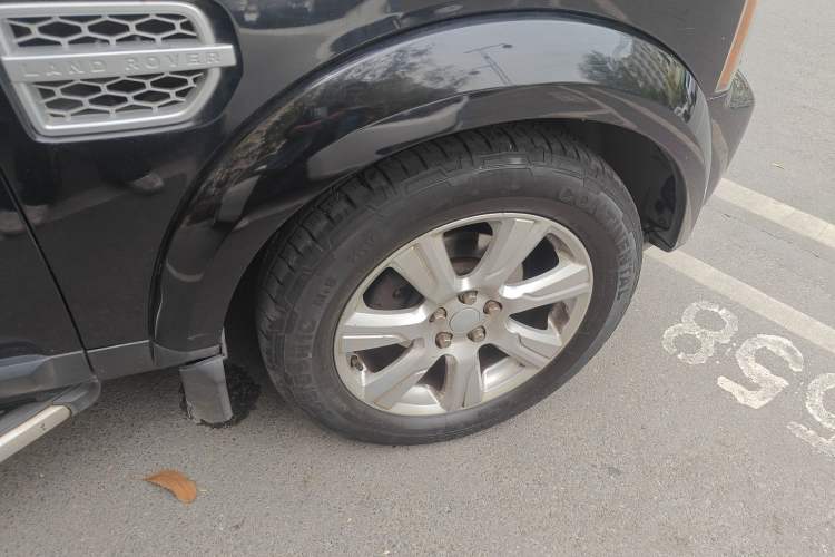 Used Land Rover Discovery 2011 4.0 V6 HSE Right Front Wheel Hub