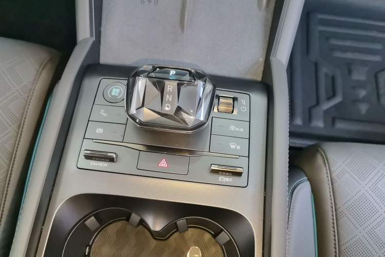 Used BYD Qin L 2024 DM-i 120KM Excellence Model Gear Lever