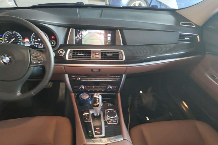 Used BMW 5 Series GT 2017 528i Leading Model
