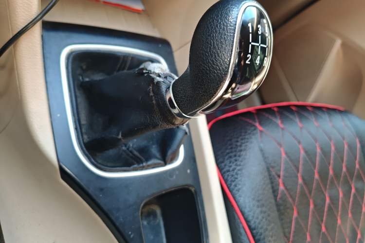 Used Baojun 730 2016 1.5L Manual Value Edition 5 Seats China V Emission Standard Gear Lever