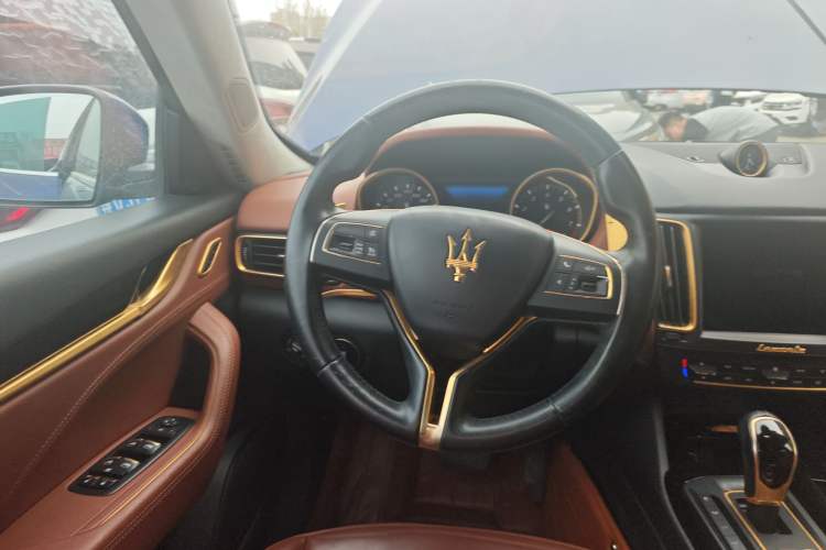 Used Maserati Levante 2016 3.0T Standard Edition Steering Wheel