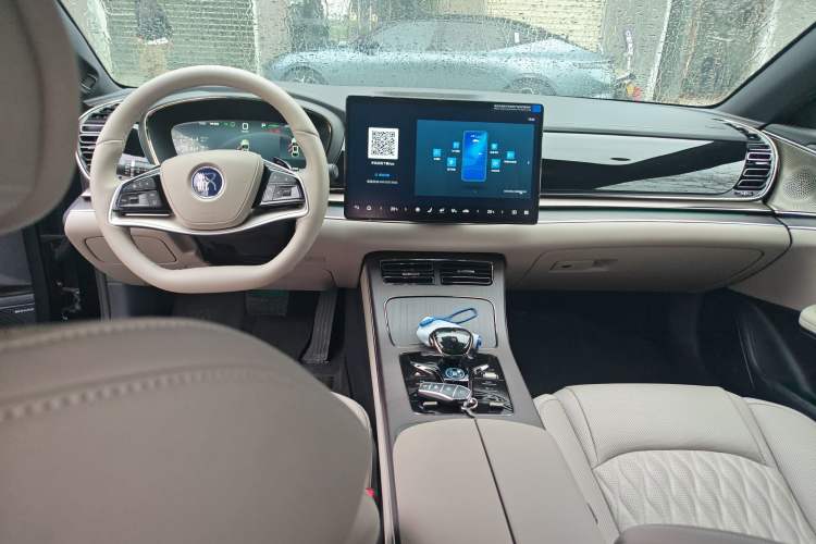 Used BYD Han 2025 DM-i Intelligent Driving Edition 125KM LiDAR Flagship Model Center Console