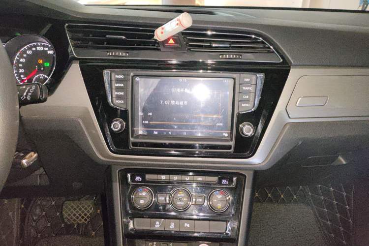 Used Volkswagen Touran 2018 Volkswagen Touran L 280TSI DSG Comfort Edition 7 Seats China V Emission Standard Audio And AC Panel